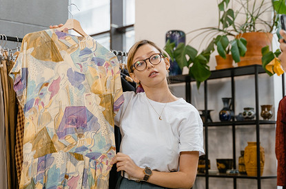 Хранить, перешить, обменять: что делать с одеждой в кризисные времена