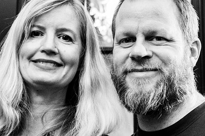 20 лет свадьбы: как называется и что подарить на годовщину