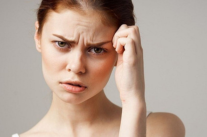 Метка возраста: как убрать межбровную морщину