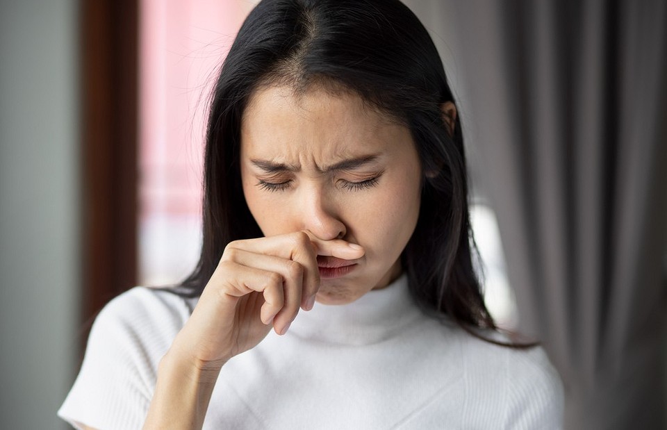 Психосоматика насморка: 7 негативных эмоций, от которых закладывает нос