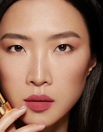 Читай по губам: главные оттенки помад весны 2022