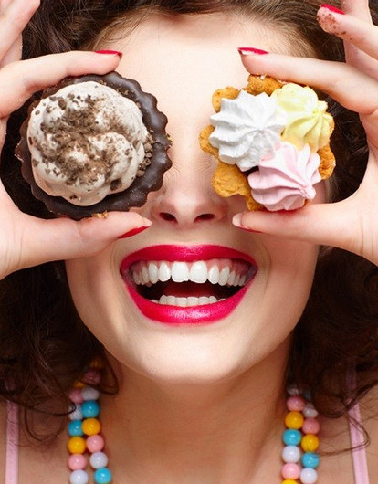 Как есть сладкое, чтобы не навредить зубам (4 правила от стоматолога)