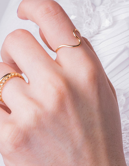 Сними это немедленно: 3 знака зодиака, которым нельзя носить золото (и почему)