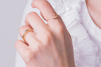 Сними это немедленно: 3 знака зодиака, которым нельзя носить золото (и почему)