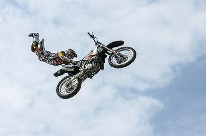 Почему многие люди занимаются экстремальными видами спорта