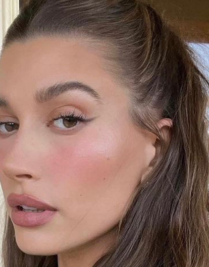 «Оставьте меня в покое»: Хейли Бибер обратилась к поклонникам Селены Гомес