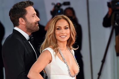 Первый выход Дженнифер Лопес и Бена Аффлека после объявления о помолвке