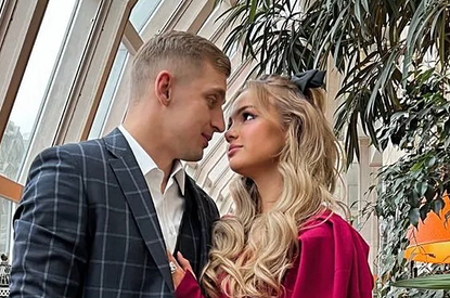 Саша Стоун представил Валю Карнавал своей семье