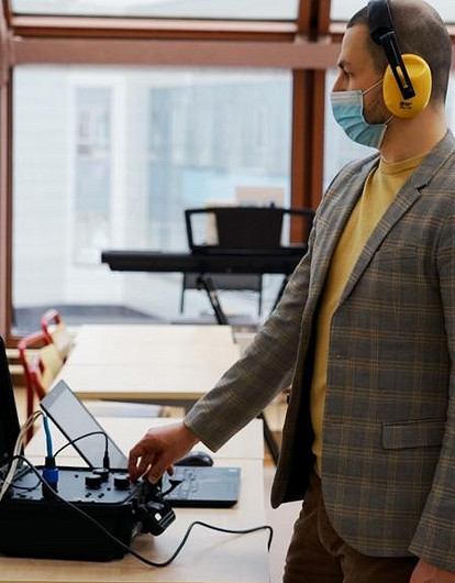 Все о профессии инженер-акустик: чем занимается, сколько зарабатывает и как им стать