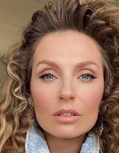 «Это сложно»: Саша Савельева рассказала о болезни сына