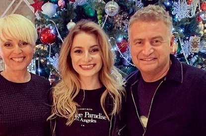 По стопам родителей: дочь Агутина и Варум выступила на концерте популярной рок-группы