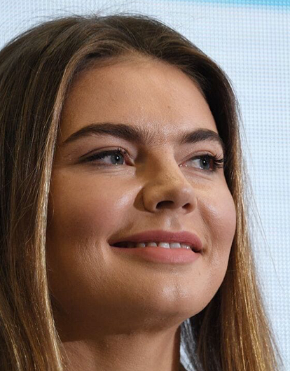 Алина Кабаева впервые за долгое время появилась на публике