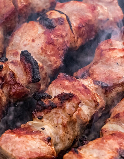 Пора пикников: как и с чем есть шашлык, чтобы не навредить желудку и фигуре