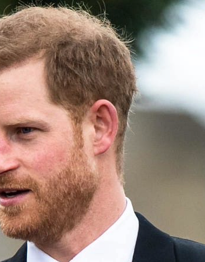 Принц Гарри отдыхает в компании друзей без Меган Маркл (фото)