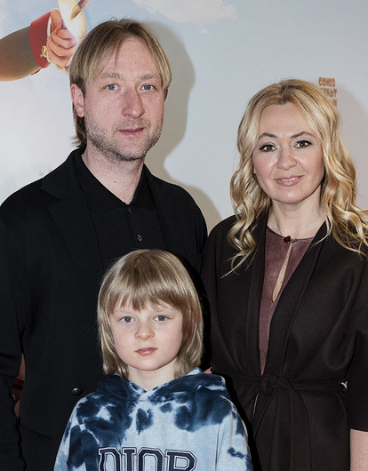 Семейные выходы Рудковской с Плющенко и Дайнеко с новым бойфрендом на премьере фильма Суворов: Великое Путешествие