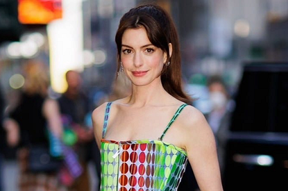 Редкое появление: Энн Хэтэуэй вышла в свет в элегантном образе