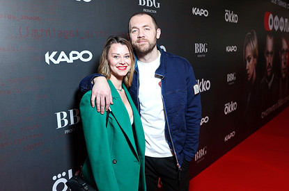 Шведов — с женой, Плетнев — без Максимовой и другие звезды на премьере сериала «Оффлайн»