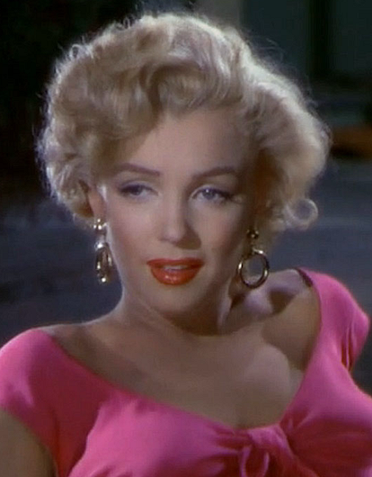 Косоглазие Венеры: почему мужчин пленят неидеальные глаза Мэрилин Монро, Скарлетт Йоханссон и других