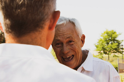 «Папа узнал, что я курю, и дал ремня. Мне 46»: истории про взрослых, которые боятся родителей и ведут себя как дети