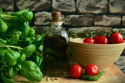 Как раньше хранили продукты без холодильника (пригодится на природе)