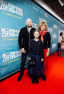 Елена Бирюкова с дочерью и мужем