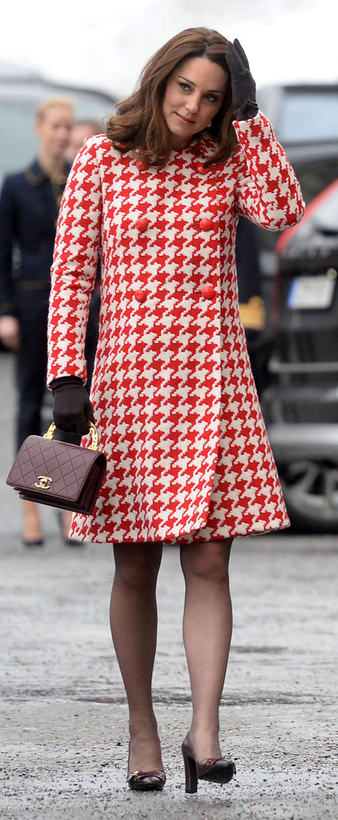 Вдохновение по-английски: 10 самых стильных пальто Кейт Миддлтон
