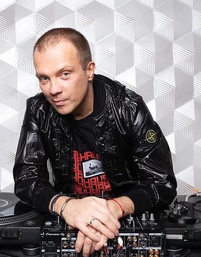 DJ Груву — 50: учился с Малаховым, стал сомелье и другие интересные факты о Евгении Рудине