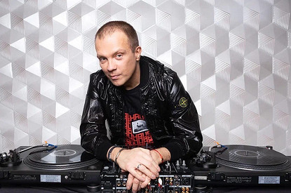 DJ Груву — 50: учился с Малаховым, стал сомелье и другие интересные факты о Евгении Рудине