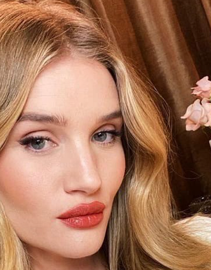 Роузи Хантингтон-Уайтли впервые вышла в свет после рождения ребенка