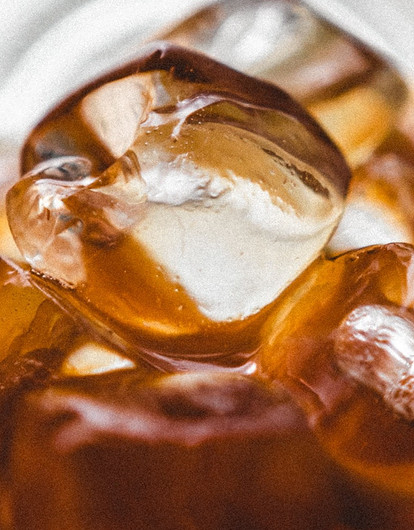 Полысевшие брови и желание грызть лед: о чем говорят странные сигналы твоего организма