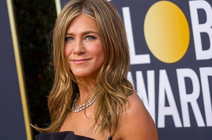 Дженнифер Энистон замечена на ужине с известным актером