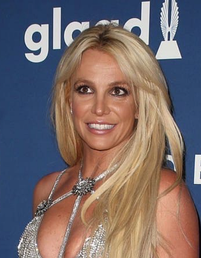 Новый скандал: мама Бритни Спирс требует от певицы 660 тысяч долларов