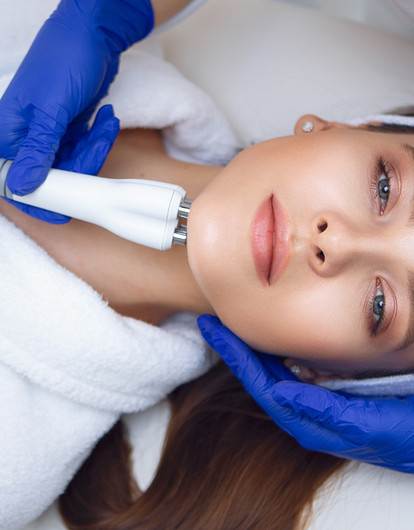 Работа над ошибками: как избавиться от филлеров, ботокса и других неудачных экспериментов с лицом