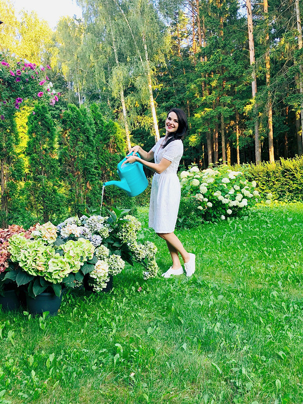 Кудрявцева — с дочкой на огороде, Хилькевич — с семьей на природе: как звезды проводят майские праздники