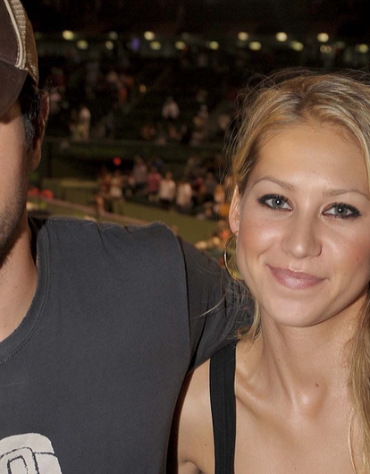 Энрике Иглесиас и Анна Курникова опубликовали редкий снимок с детьми