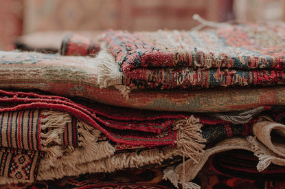 Что сделать из старого советского ковра: 8 практичных идей для дома и дачи