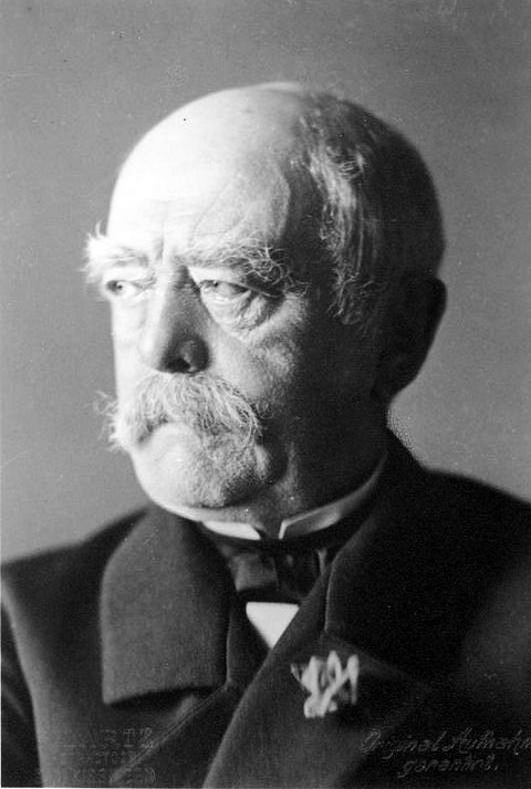 Полное имя Бисмарка — Отто Эдуард Леопольд фон Бисмарк-Шенхаузен. С середины до конца 19 века занимал ведущие должности в правительстве Пруссии, в том числе был первым канцлером Германско...