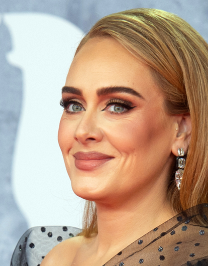 Адель опубликовала редкие снимки с бойфрендом