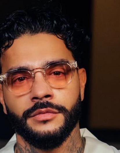 «Поместится третий»: Тимати намекнул на беременность новой девушки