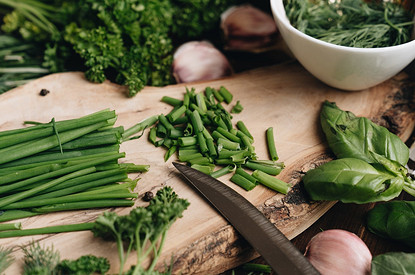 Зелень на подоконнике: 3 способа вырастить лук дома