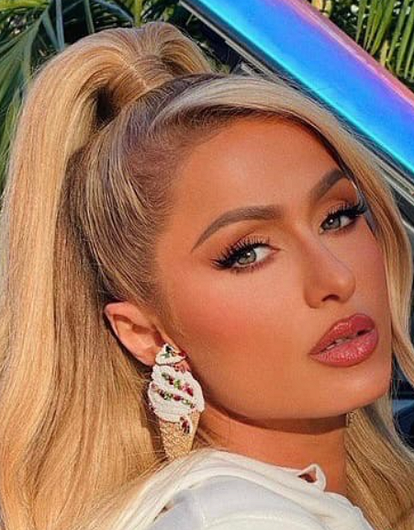 «Кошмарный сон»: Пэрис Хилтон вспомнила о домогательствах в подростковом возрасте