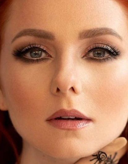 Лена Катина впервые вышла в свет с женихом после объявления о помолвке (фото)