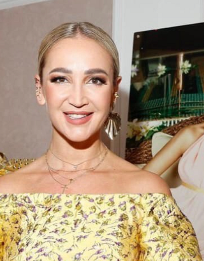 «Никому не отдам»: Бузова показала платье, в котором выходила замуж за Тарасова