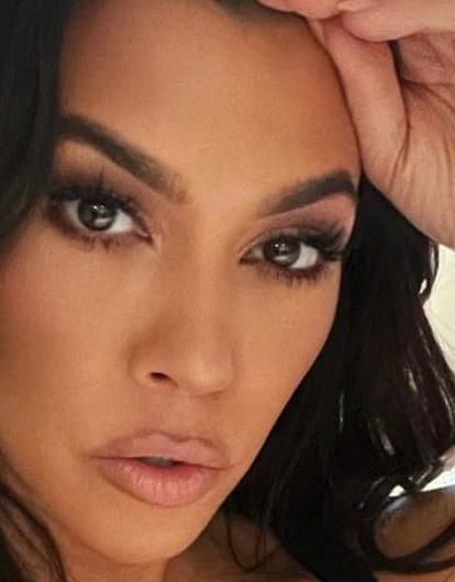 Кортни Кардашьян впервые вышла замуж (фото)