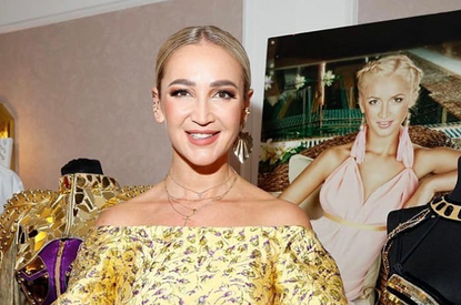 «Никому не отдам»: Бузова показала платье, в котором выходила замуж за Тарасова