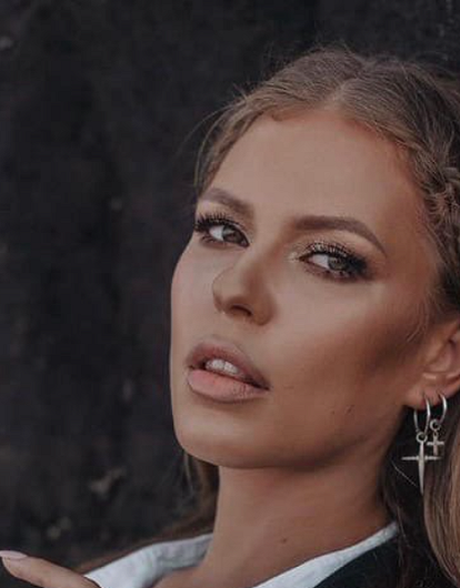 Рита Дакота впервые показала лицо после ринопластики (фото)