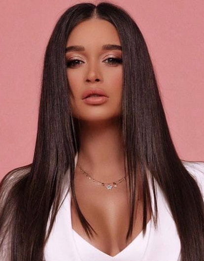 «Думаете, меня пугает роль злодейки?»: Ксения Бородина оправдалась за непристойные жесты в сторону Бузовой