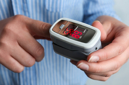 Как пользоваться пульсоксиметром (и для чего нужно знать свой уровень кислорода в крови)