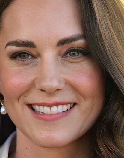 Кейт Миддлтон посетила садовую вечеринку в ярко-коралловом образе