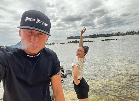 «Я очень счастлив»: Павел Прилучный показал новое фото с молодой актрисой
